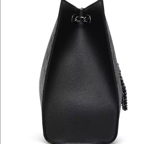 Beautiful black leather bag with chain straps - Picture 2 of 5